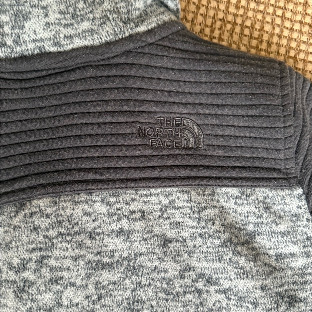 The North Face Medium Zip Up - Picture 8 of 8
